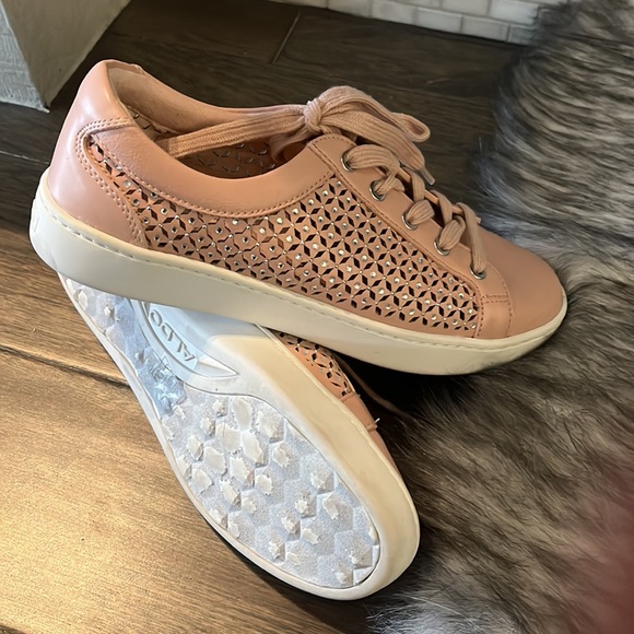 Aldo pink sparkling sneakers! Size 6 - Picture 4 of 7